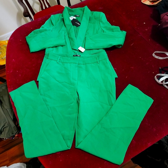 Fashion Nova VP Life Suit Set - Picture 2 of 16